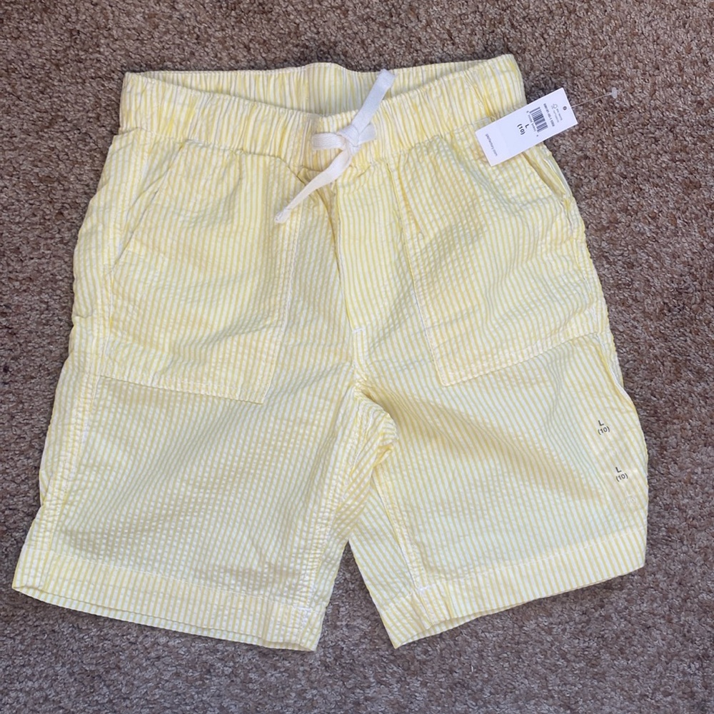 NWT Gap pull-on shorts, yellow stripe, L/10